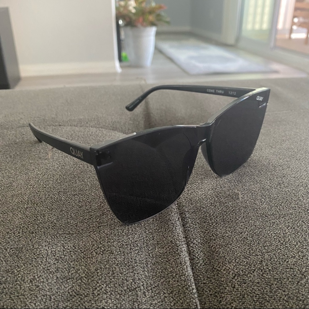 Quay Australia “Come Thru” Black sunglasses